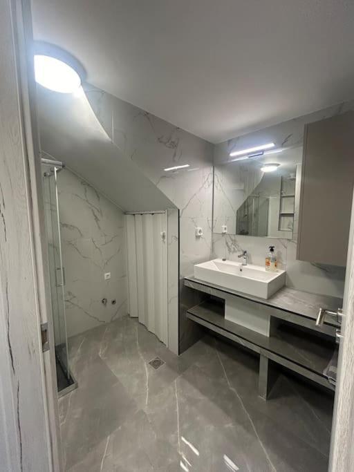 Luxury Apt 5Min To Metro Nikaia Pireusz Kültér fotó